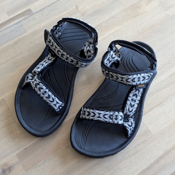 TEVA Sandals (Youth Size‎ 5) - Picture 2 of 6